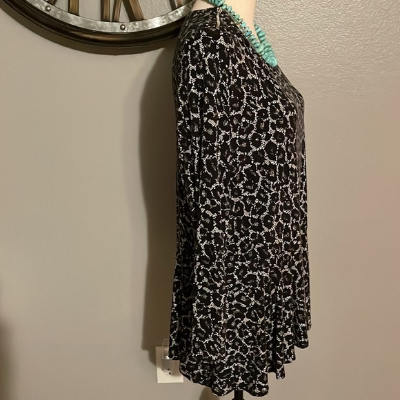 MICHAEL MICHAEL KORS ZIPPER SHOULDER ANIMAL PRINT BLOUSE - Picture 5 of 9